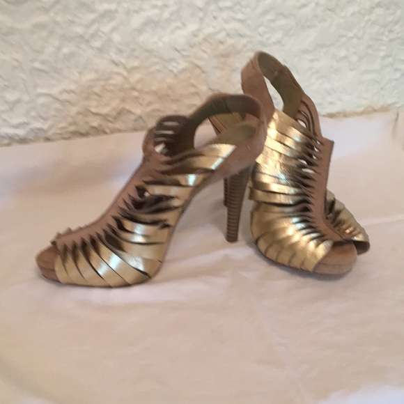 BCBGeneration Gold heels - Picture 2 of 9